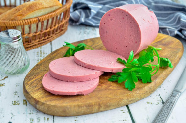 Domowa kiełbasa parzona z kurczaka z żelatyną przepis ze zdjęciami krok po kroku i wideo
