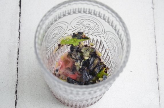 Jagodowe Mojito: zdjęcie przygotowania przepisu, krok 4 Jagodowe Mojito: zdjęcie przygotowania przepisu, krok 4