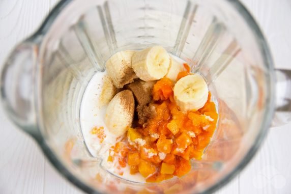 Smoothie z dyni z bananem i płatkami owsianymi: zdjęcie przygotowania przepisu, krok 3 Smoothie z dyni z bananem i płatkami owsianymi: zdjęcie przygotowania przepisu, krok 3