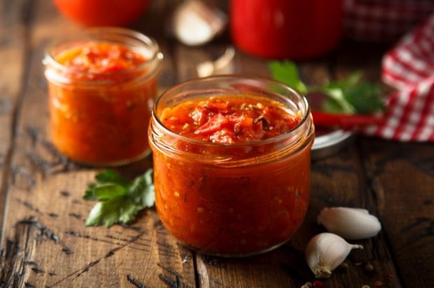 Ostry sos z pomidorów, papryki i pieprzu cayenne – prosty i smaczny przepis, jak przygotować krok po kroku
