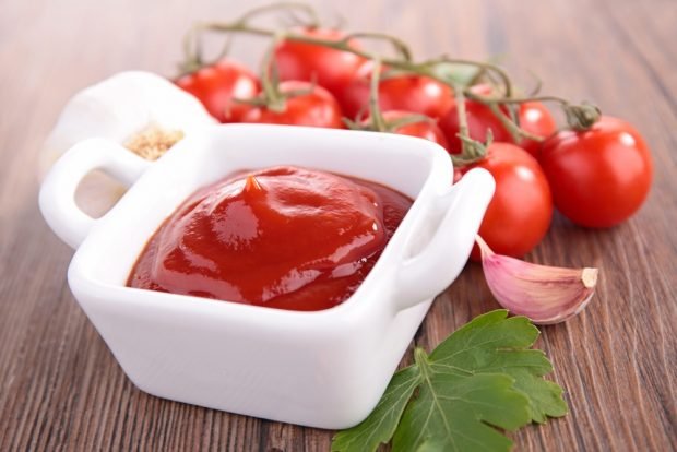 Keczup z czosnkiem – prosty i pyszny przepis na gotowanie krok po kroku