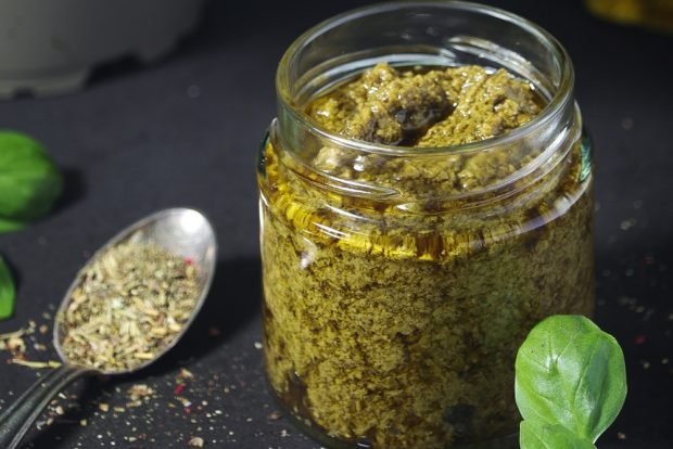 Sos pesto z bazylią i orzeszkami piniowymi