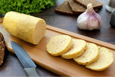 Domowa kiełbasa parzona z filetu z kurczaka przepis ze zdjęciami krok po kroku i wideo