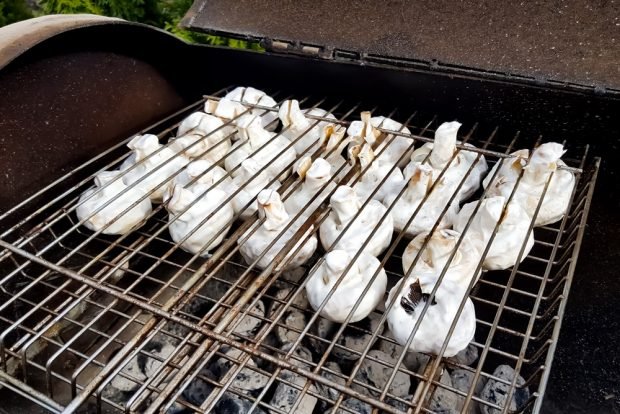 Marynata do pieczarek na grillu ze śmietaną – prosty i pyszny przepis, jak gotować krok po kroku