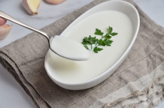 Biały sos czosnkowy: zdjęcie przygotowania przepisu, krok 4 Biały sos czosnkowy: zdjęcie przygotowania przepisu, krok 4