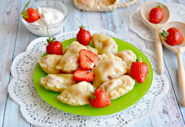 Pierogi z truskawkami przepis ze zdjęciami krok po kroku i wideo