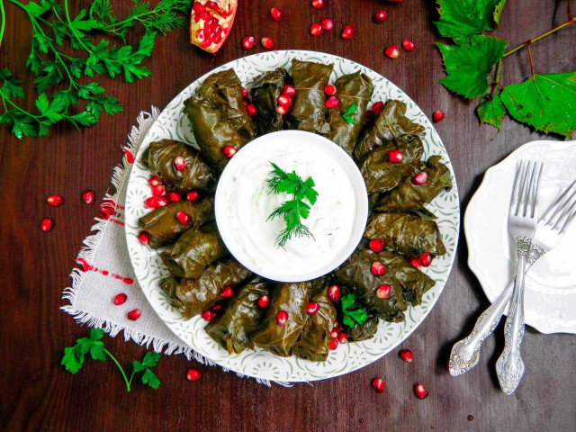 Klasyczna dolma w liściach winogron w garnku przepis ze zdjęciami krok po kroku i wideo
