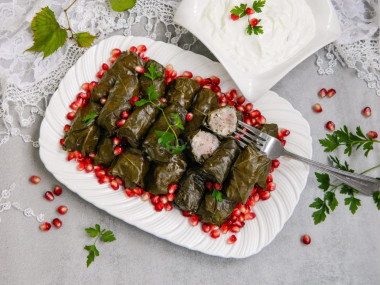 Klasyczna dolma w liściach winogron w garnku przepis ze zdjęciami krok po kroku i wideo
