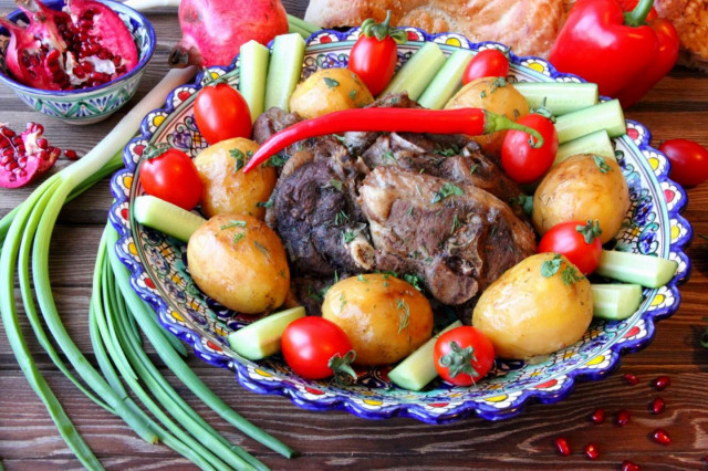 Kazan kebab z baraniny z ziemniakami po uzbecku przepis ze zdjęciami krok po kroku i wideo