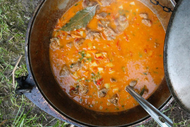 Lagman z kociołka na ognisku przepis ze zdjęciami krok po kroku i wideo