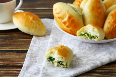 Drożdżowe pierożki ze szczypiorkiem i jajkiem w piekarniku przepis ze zdjęciami krok po kroku i wideo