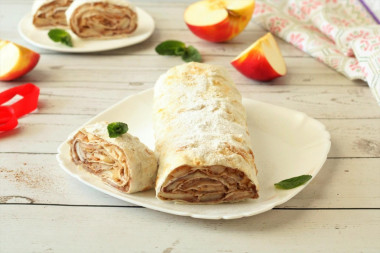 Strudel z lawasza z jabłkami z piekarnika przepis ze zdjęciami krok po kroku i wideo