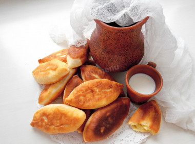 Smażone pierożki drożdżowe z patelni przepis ze zdjęciami krok po kroku i wideo