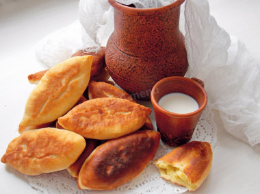 Smażone pierożki drożdżowe z patelni przepis ze zdjęciami krok po kroku i wideo