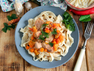 Lagman z wieprzowiną i warzywami z domowym makaronem po ujgursku przepis ze zdjęciami krok po kroku i wideo