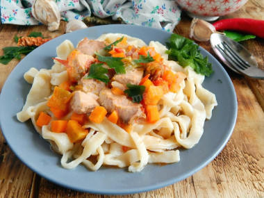 Lagman z wieprzowiną i warzywami z domowym makaronem po ujgursku przepis ze zdjęciami krok po kroku i wideo