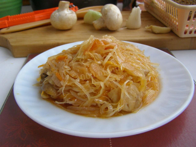 Kapusta z grzybami w multicookerze przepis ze zdjęciami krok po kroku