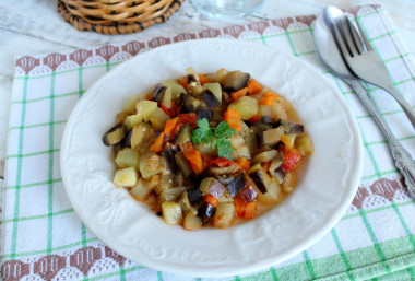 Warzywne ragout z bakłażanów, papryki, pomidorów i cukinii przepis ze zdjęciami krok po kroku i wideo