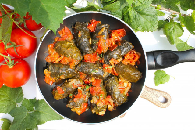 Dolma w sosie pomidorowym przepis ze zdjęciami krok po kroku