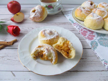 Bułeczki „różyczki” z jabłkami z ciasta drożdżowego przepis ze zdjęciami krok po kroku