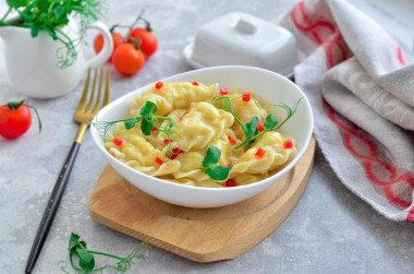 Pierogi z ziemniakami na cieście parzonym wrzątkiem przepis ze zdjęciami krok po kroku i wideo