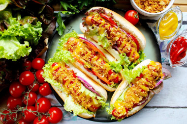 Domowy hot dog w bułce z parówką przepis ze zdjęciami krok po kroku i wideo