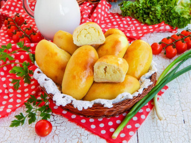 Pierożki drożdżowe z ziemniakami z piekarnika przepis ze zdjęciami krok po kroku i wideo
