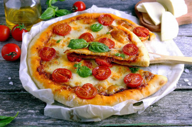 Klasyczna pizza Margherita w domu przepis ze zdjęciami krok po kroku i wideo