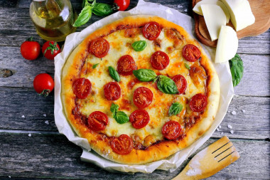 Klasyczna pizza Margherita w domu przepis ze zdjęciami krok po kroku i wideo