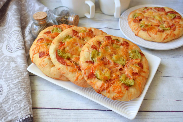 Mini pizza z piekarnika przepis ze zdjęciami krok po kroku i wideo