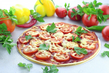 Szybka klasyczna pizza z piekarnika bez drożdży na wodzie przepis ze zdjęciami krok po kroku i wideo