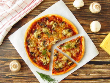 Pizza z pieczarkami, kiełbasą i serem w piekarniku przepis ze zdjęciami krok po kroku i wideo