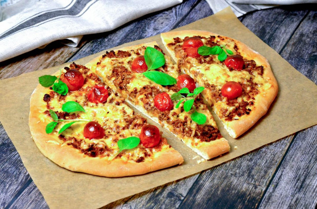 Pizza z mięsem mielonym z piekarnika przepis ze zdjęciami krok po kroku i wideo