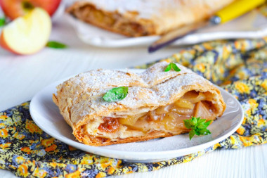 Strudel jabłkowy z ciasta francuskiego przepis ze zdjęciami krok po kroku i wideo