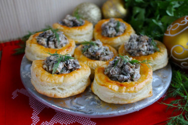 Vol-au-venty z ciasta francuskiego z farszem grzybowym przepis ze zdjęciami krok po kroku i wideo