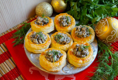 Vol-au-venty z ciasta francuskiego z farszem grzybowym przepis ze zdjęciami krok po kroku i wideo