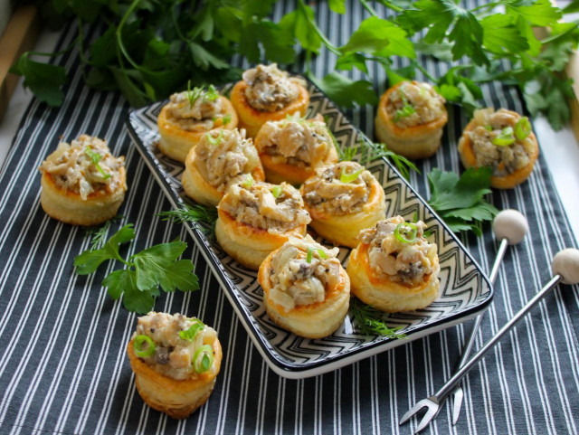 Vol-au-venty z ciasta francuskiego z farszem grzybowym przepis ze zdjęciami krok po kroku i wideo