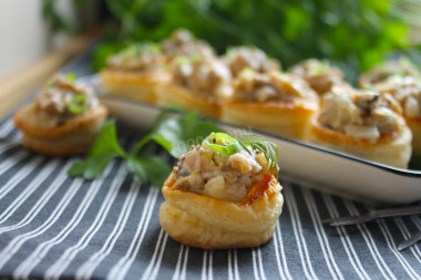 Vol-au-venty z ciasta francuskiego z farszem grzybowym przepis ze zdjęciami krok po kroku i wideo
