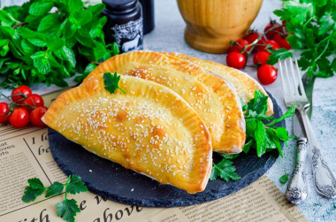 Czebureki z mięsem mielonym z piekarnika przepis ze zdjęciami krok po kroku i wideo