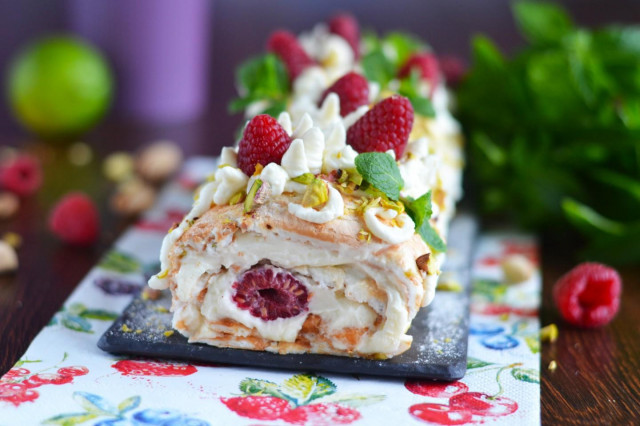 Rolada bezowa z pistacjami, malinami i mascarpone przepis ze zdjęciami krok po kroku i wideo