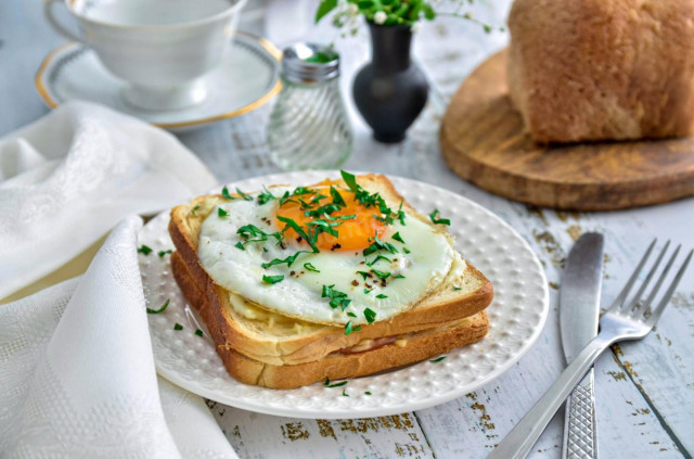 Kanapka Croque-madame przepis ze zdjęciami krok po kroku i wideo