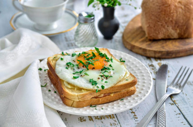 Kanapka Croque-madame przepis ze zdjęciami krok po kroku i wideo