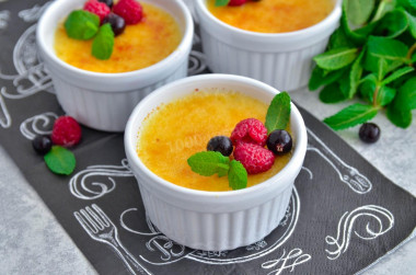 Francuski deser crème brûlée przepis ze zdjęciami krok po kroku i wideo
