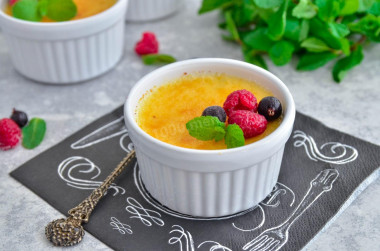 Francuski deser crème brûlée przepis ze zdjęciami krok po kroku i wideo