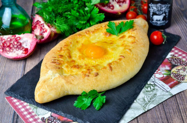 Chaczapuri po adżarsku z serem suluguni w piekarniku przepis ze zdjęciami krok po kroku i wideo