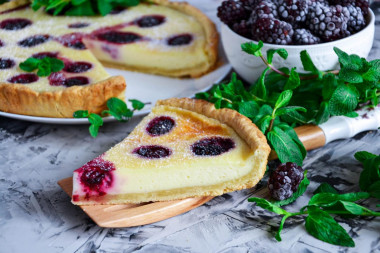 Tarta z mrożonymi jeżynami z kruchego ciasta w piekarniku przepis ze zdjęciami krok po kroku i wideo