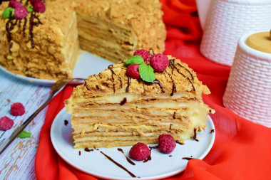 Klasyczny radziecki tort „Napoleon” przepis ze zdjęciami krok po kroku