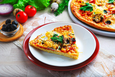 Pizza z jajkiem i serem przepis ze zdjęciami krok po kroku i wideo