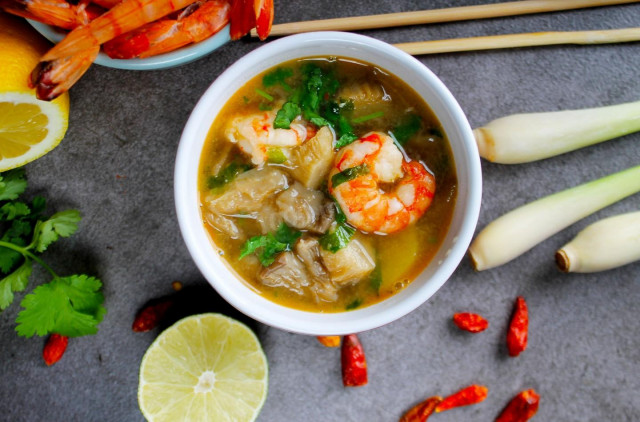 Klasyczna zupa tom yum w domu przepis ze zdjęciami krok po kroku i wideo