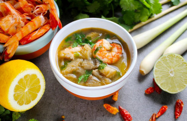Klasyczna zupa tom yum w domu przepis ze zdjęciami krok po kroku i wideo